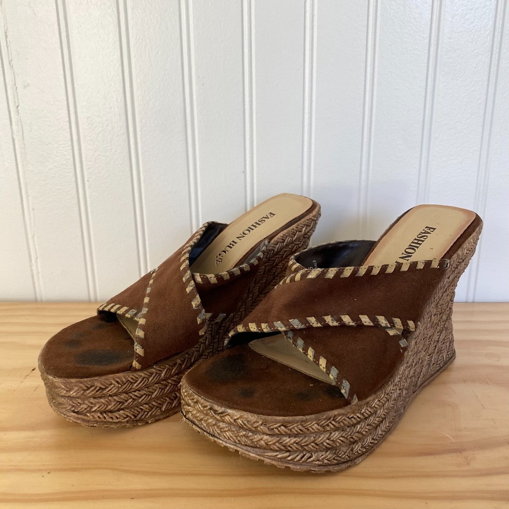Y2K Fashion Bug Womens Chunky Wedge Sandals Size 6 Faux Suede Indie Sleaze